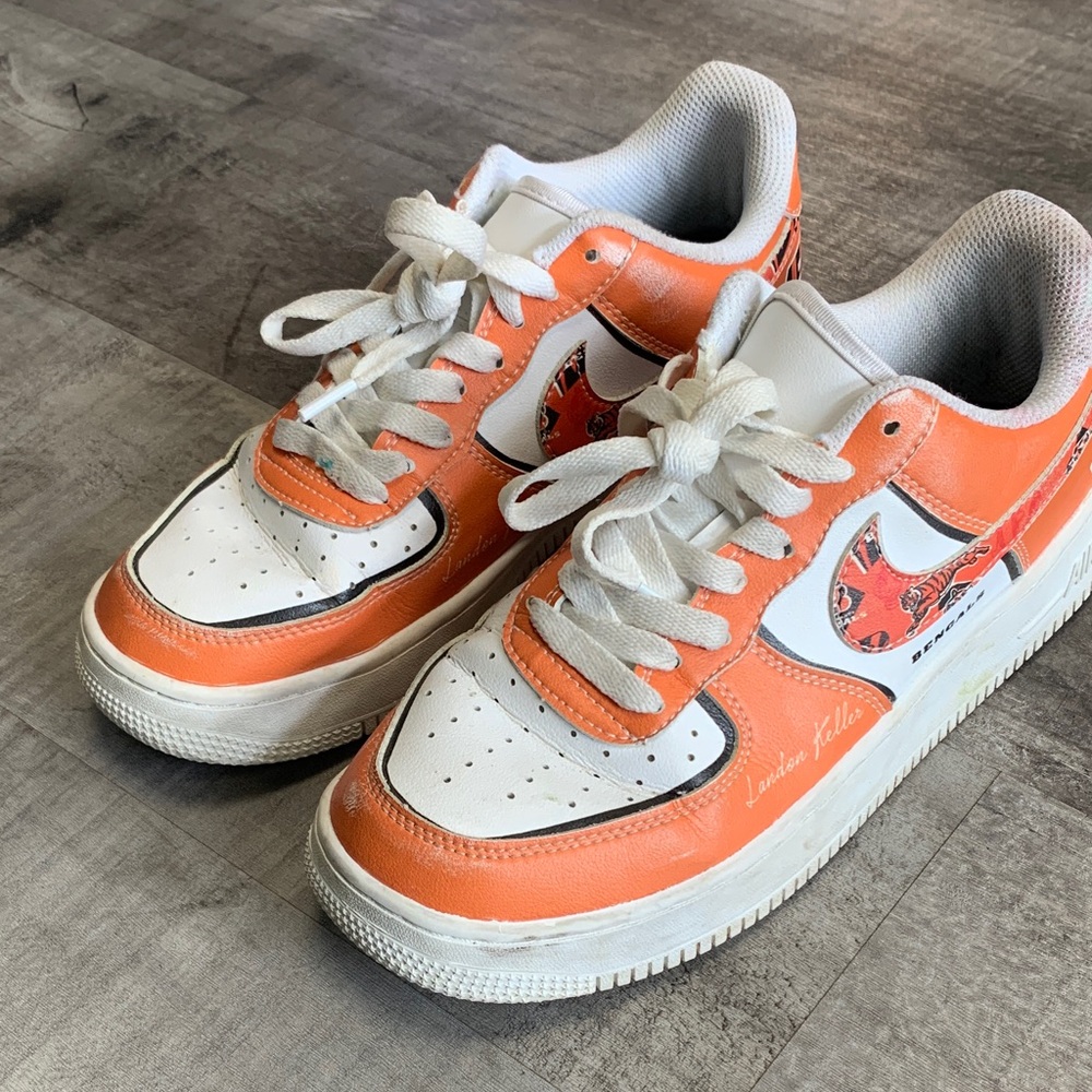 Nike Orange & White Low-Top Sneakers with Patterned Swoosh Bengals size 40